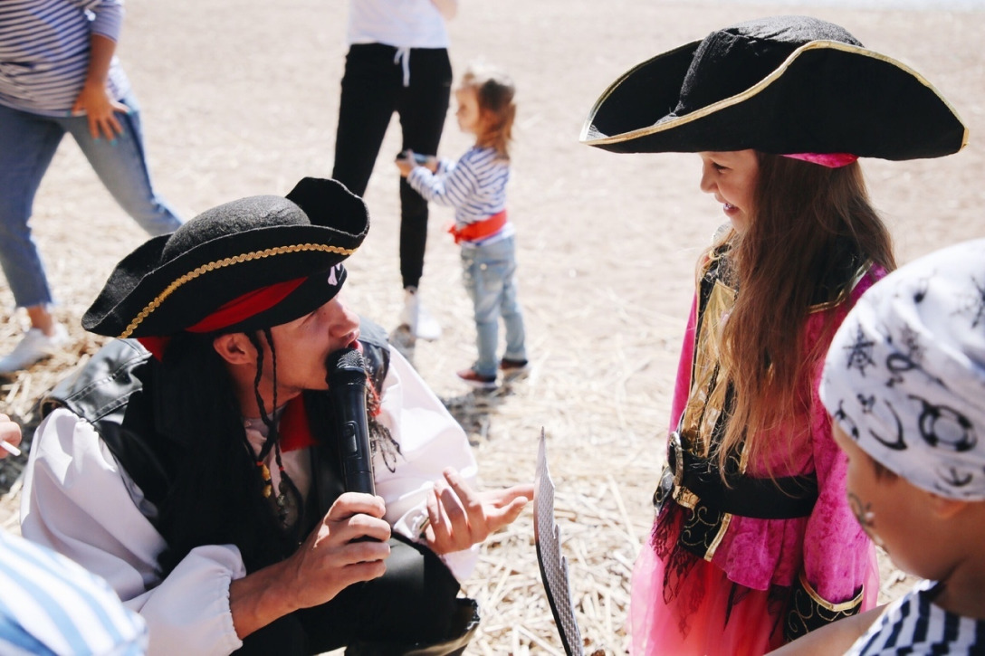 Children's animation programmes in Vyborg at the open-air PIRATE PARTY